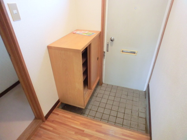 Entrance. Also have a shoe box.