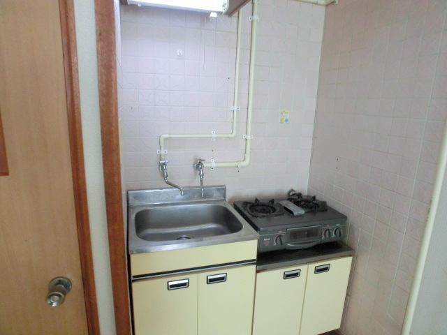 Kitchen. Can be stored is pot and dishes on a shelf below