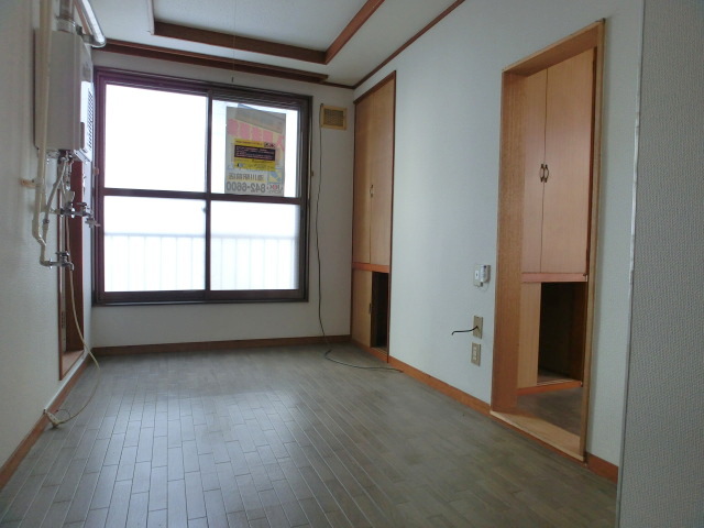 Other room space. Airy is a good floor plan