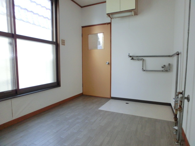 Other room space. Sunlit bright room