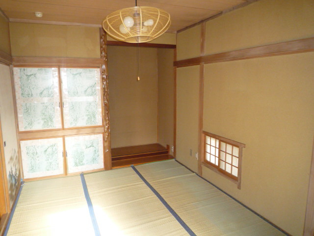 Other room space. There is also a Japanese-style room