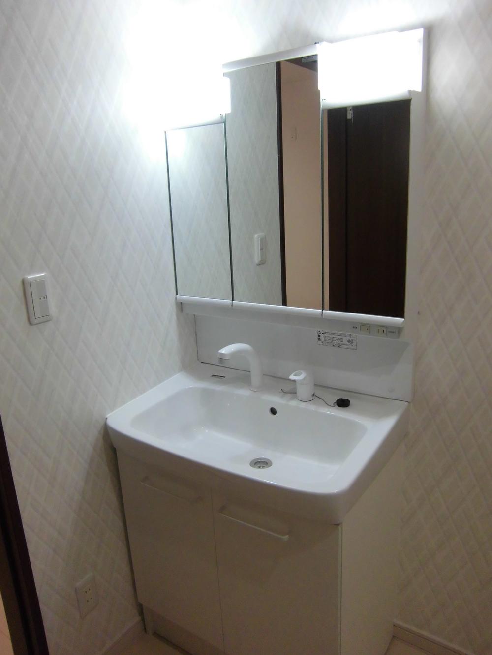Wash basin, toilet. Loose also wash room ☆ Shampoo dresser is a three-sided mirror (^ - ^)