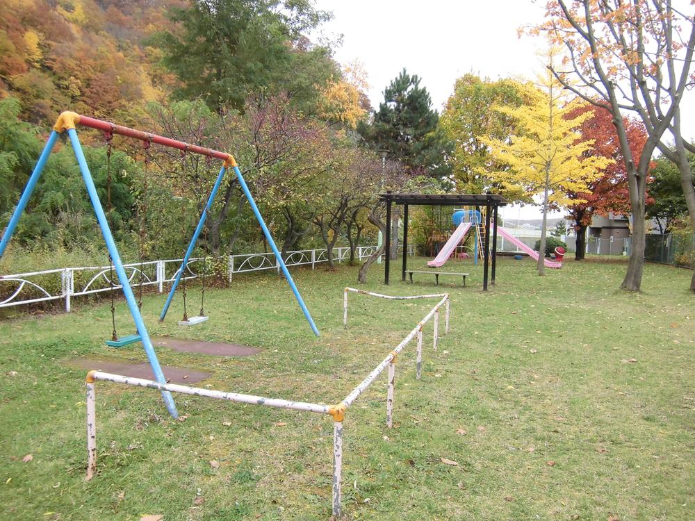 park. Back of 1m building up Ishiyama Sakaemachi park is facing the park ☆