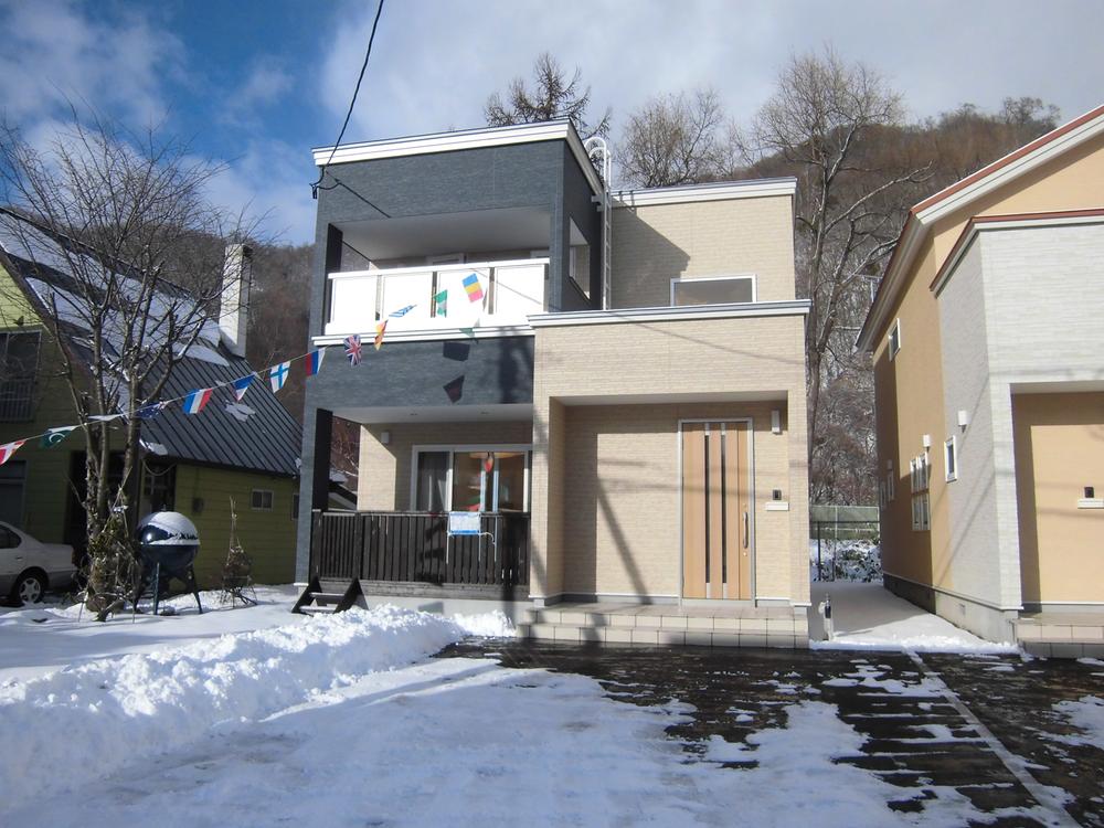 Local appearance photo. Wood deck is an impressive appearance two-tone color is also beautiful ☆