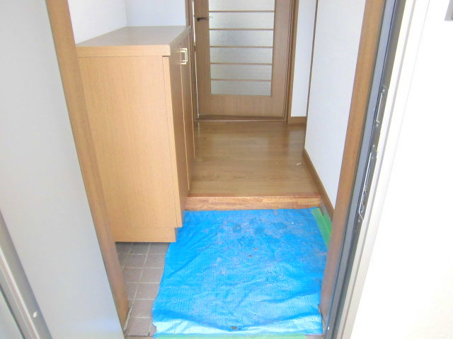 Entrance. ※ It is a photograph of the same by Property Room No.