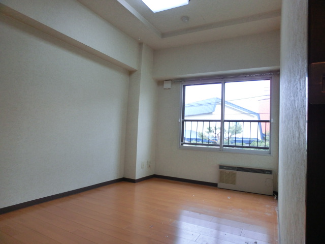 Other room space. Western-style with a heating! ! !