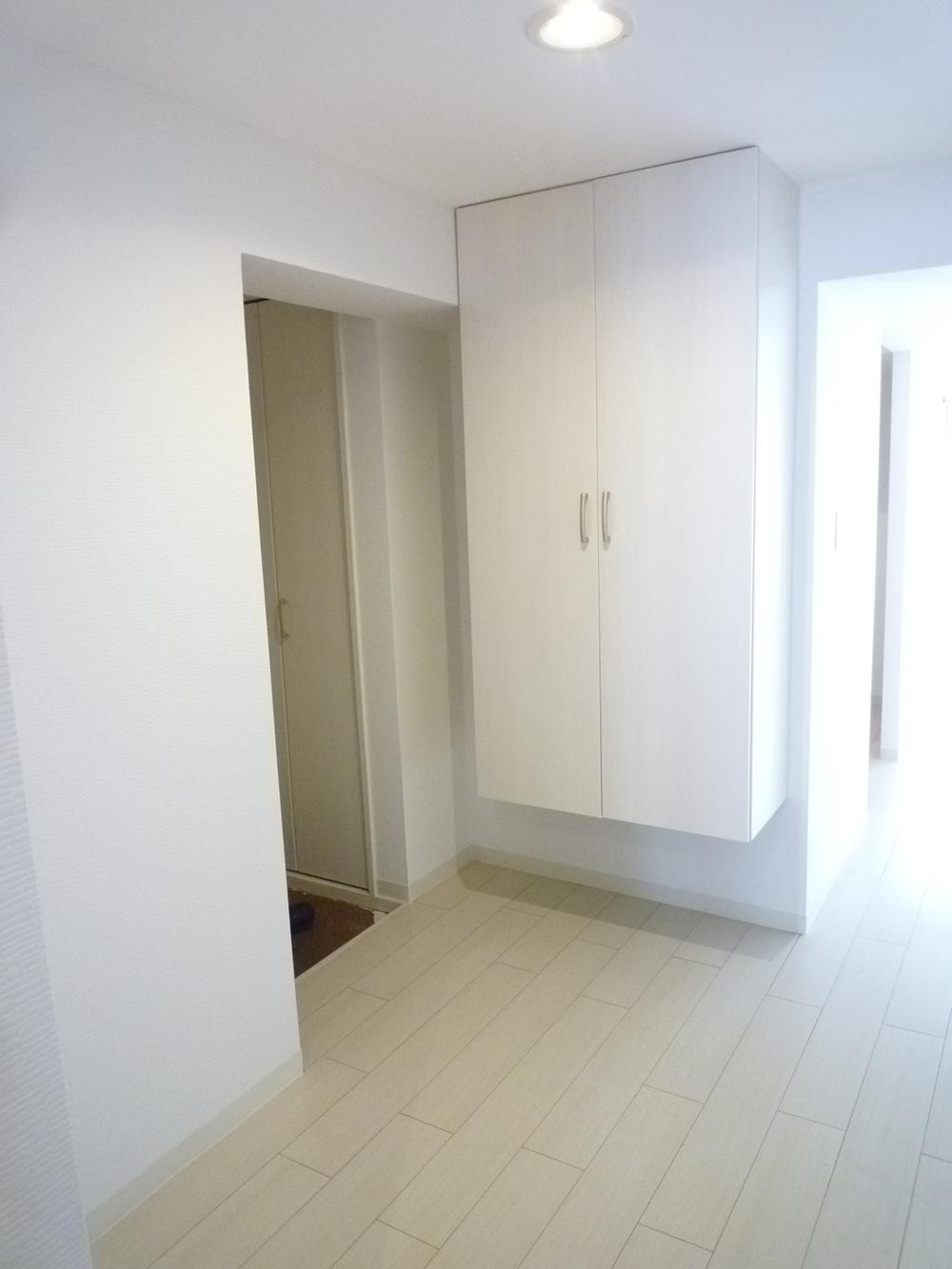 Receipt. Entrance storage