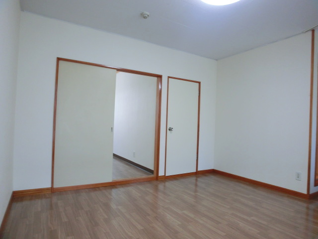 Other room space. Western-style in the renovated!