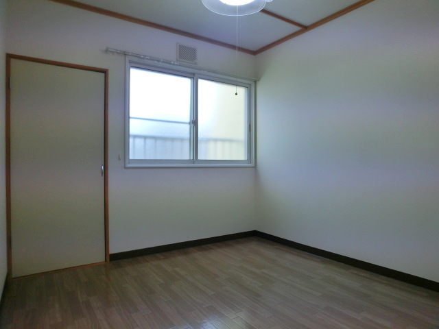 Other room space. Ventilation is good room!