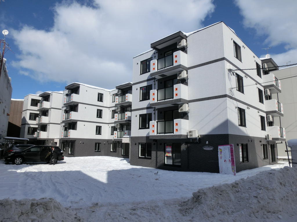 Building appearance. New construction are pleased to finally complete shiny!