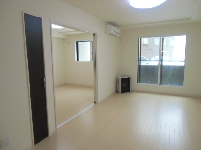 Living and room. Remote control light All rooms come with!