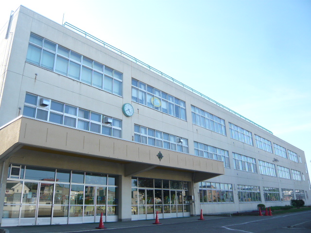 Primary school. 771m to Sapporo Municipal Sumikawa Minami elementary school (elementary school)