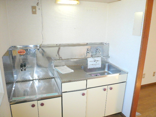 Kitchen. Enough kitchen for Single ☆