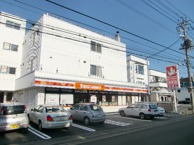Convenience store. 50m to Seicomart (convenience store)