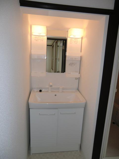 Wash basin, toilet