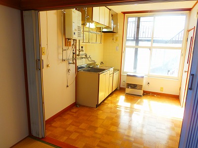 Living and room. 6 is a Pledge dining kitchen!