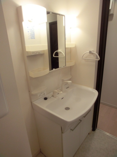 Washroom. Shandore equipped! ! Of course, pre-cleaning!