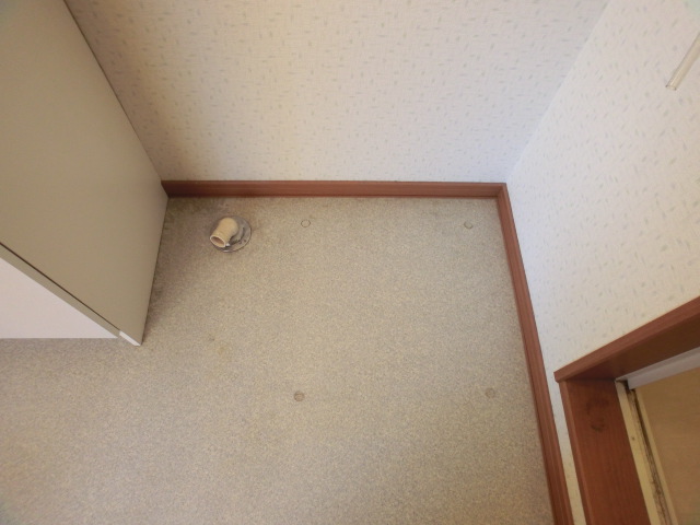 Other Equipment. There laundry drain outlet!