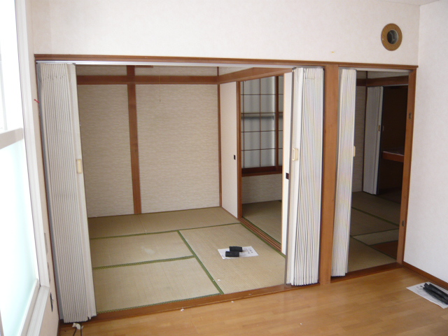 Other room space. There Japanese-style room! 
