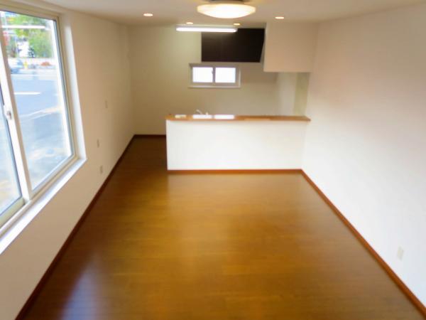 Living. While looking at the appearance of the face-to-face kitchen small children, While the conversation, You can dish. 