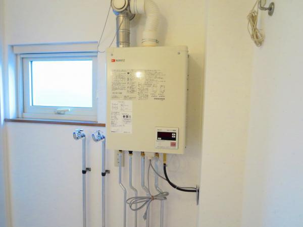 Other introspection. Show us and clean the narrow basin space in the wall-mounted boiler. It has been replaced with a new one. 