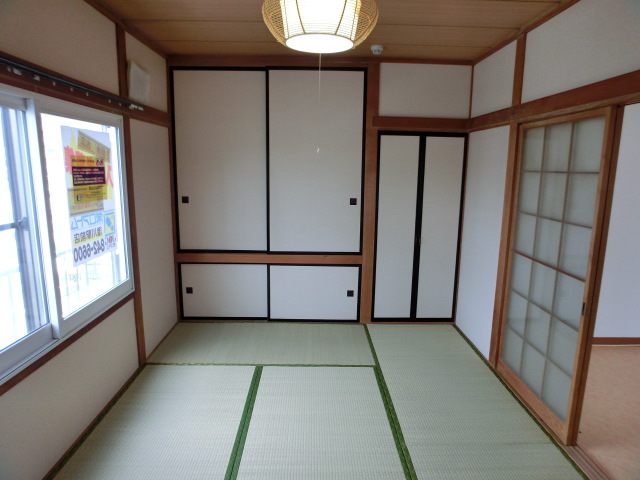 Other room space. Bright Japanese-style room