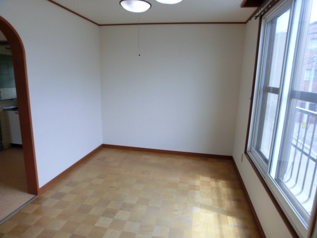 Other room space. South-facing Western-style