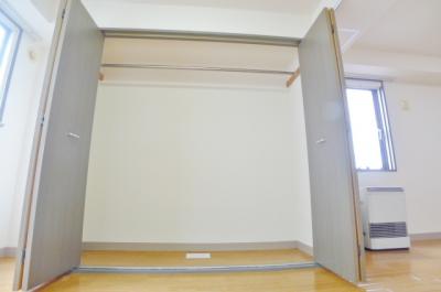 Other. It is a large closet, which is also over, such as Court!