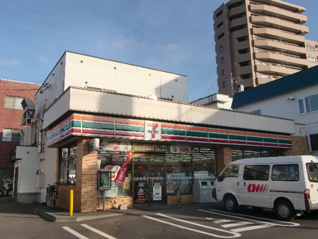 Convenience store. Seven-Eleven (convenience store) up to 100m