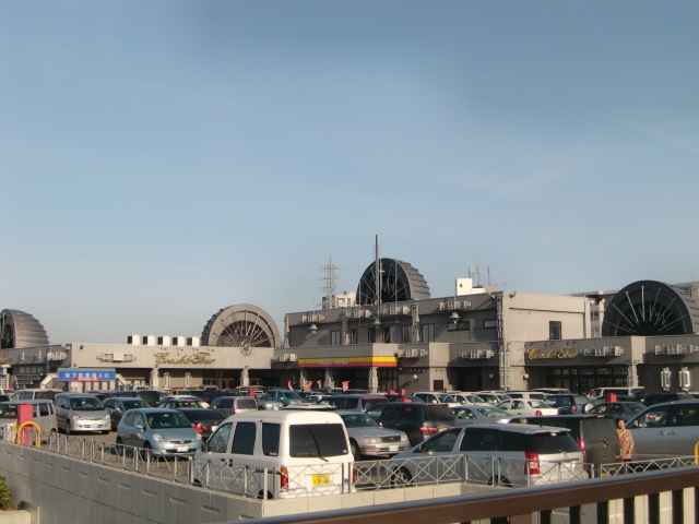 Shopping centre. 1000m to call Chang Four (shopping center)