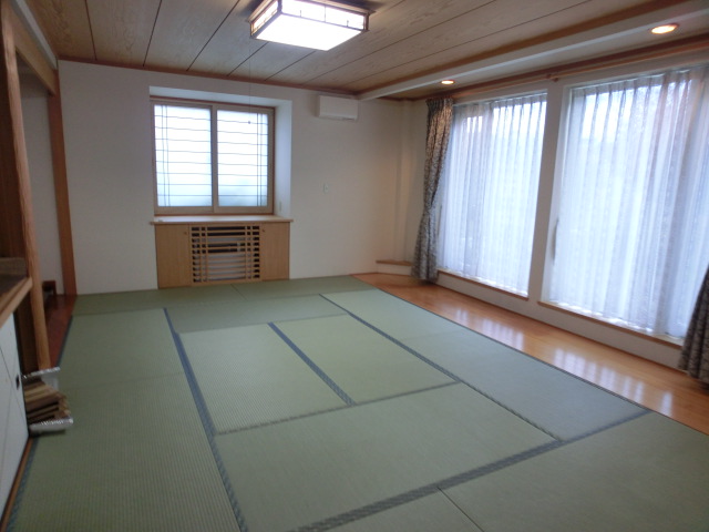 Other room space. 12 quires of Japanese-style room! Anyway wide!