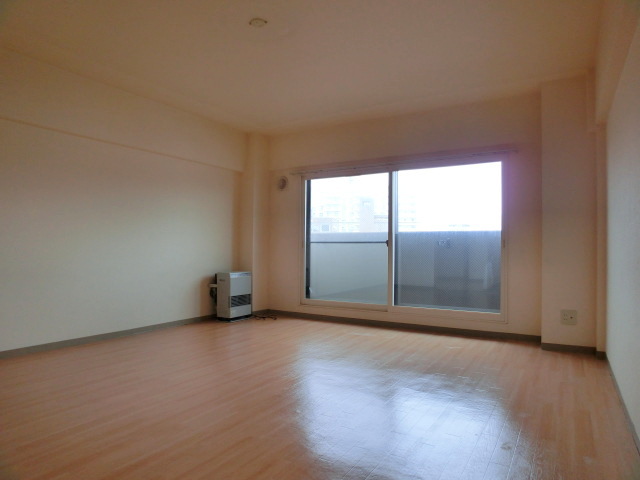 Living and room. It is the living room from a different angle ☆