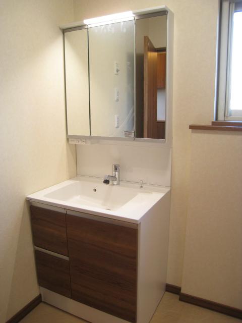 Wash basin, toilet. kitchen ・ Washbasins to suit the floor and specifications have been coordinated