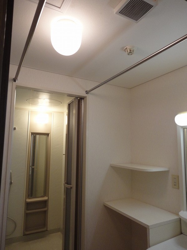 Washroom. ☆ Easy two with Paul in the room Dried ☆