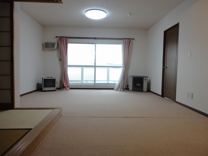 Living and room. ☆ Southwestward living ☆