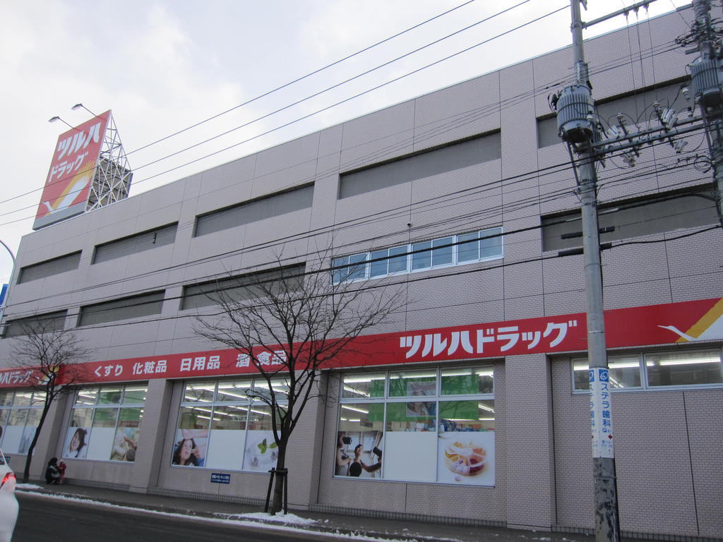 Dorakkusutoa. Tsuruha drag Sumikawa Article 3 shop 598m until (drugstore)