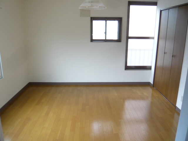 Other room space. Beautiful interior.