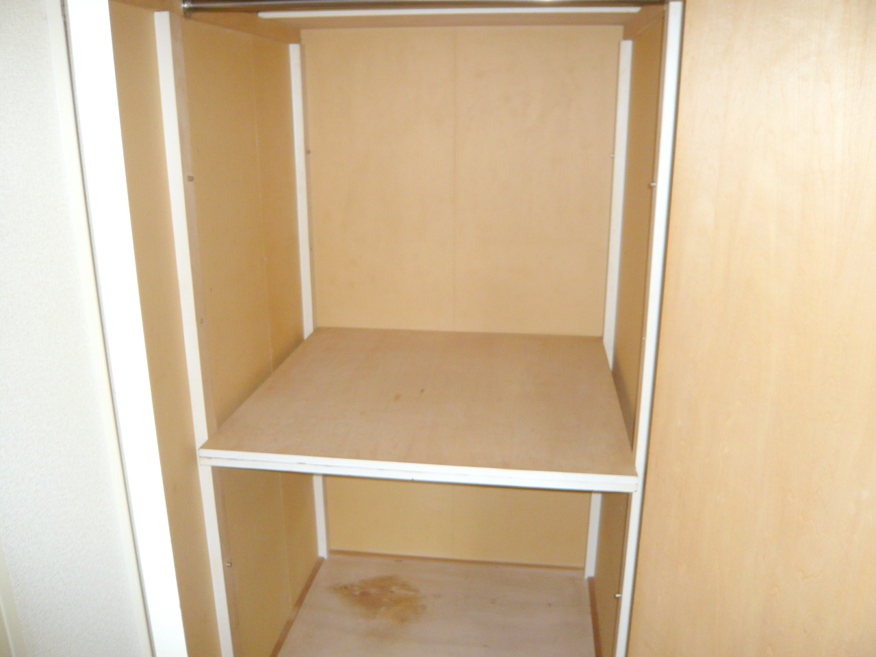 Receipt. Storage and spacious