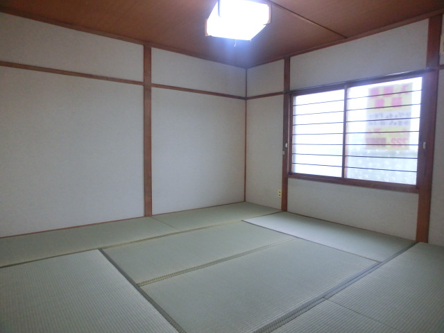 Other room space. There is also Japanese-style room is on the second floor.