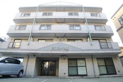 Building appearance. It is an excellent appearance that does not feel the age!