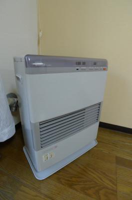 Other Equipment. Kerosene stove that time of refueling is not applied!