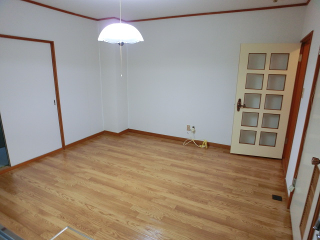 Other room space. It is the living room from a different angle ☆ 