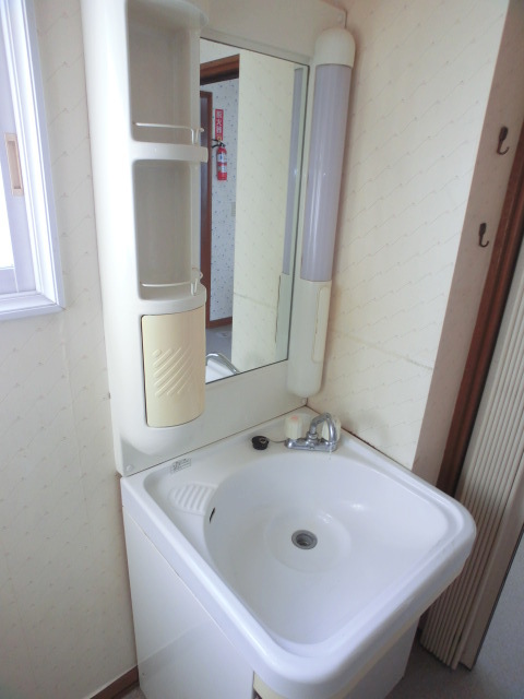 Other Equipment. Thank washbasin.