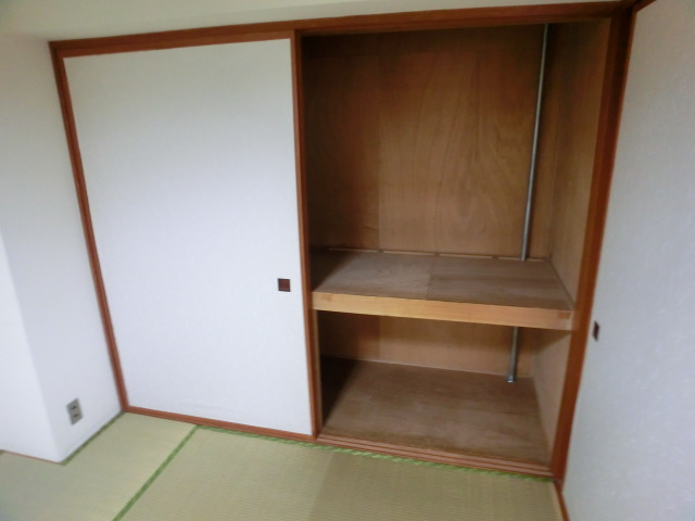 Receipt. Spacious storage!