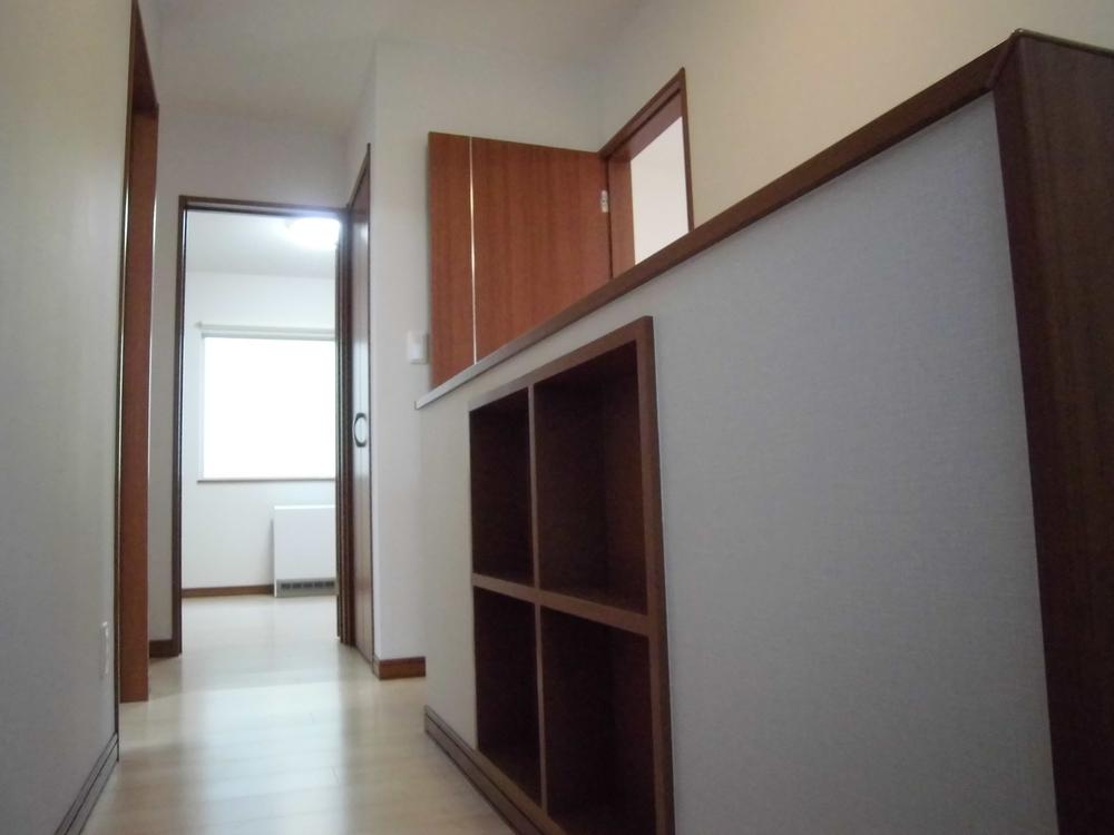 Receipt. And go up on the second floor, Proposed a wall housed in a staircase hall