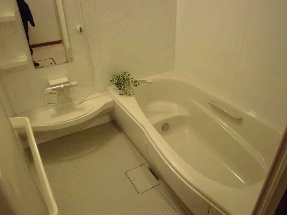 Bathroom. Unit bus-friendly design ☆