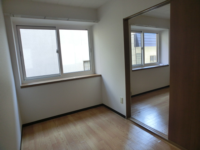 Other room space. Day is nice!