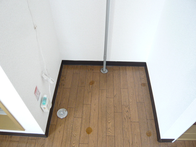 Other Equipment. Also equipped with laundry drain outlet ☆