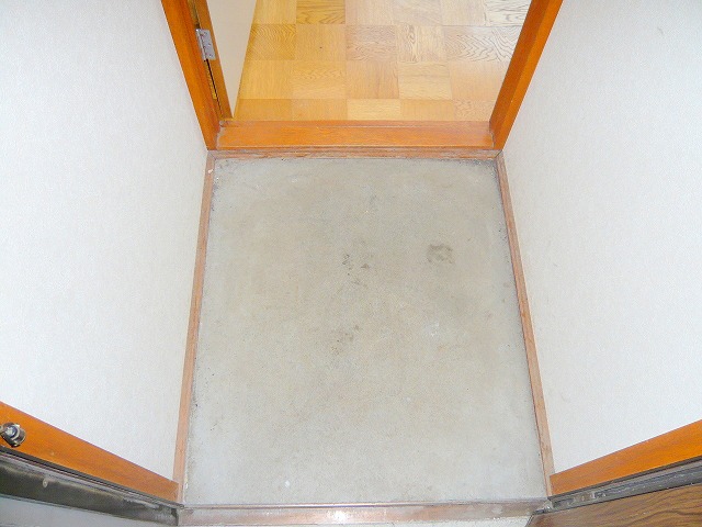 Entrance. Wide entrance!