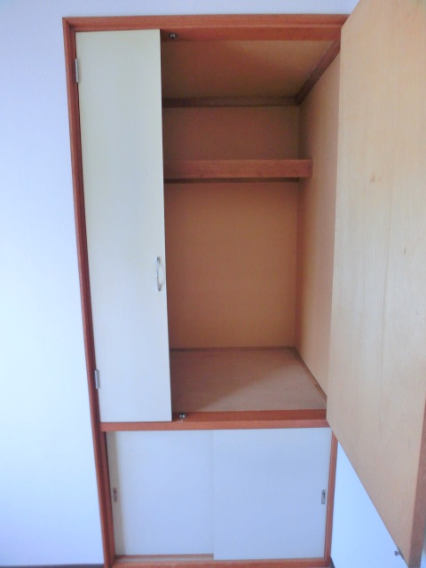 Receipt. Spacious storage!